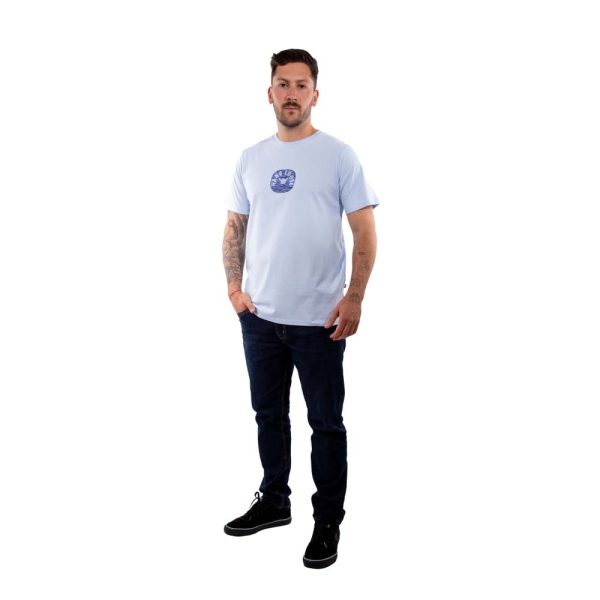 Polera Manga Corta Hombre Deck Celeste Hang Loose - Imagen 6