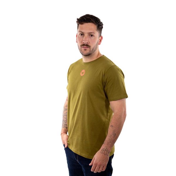 Polera Manga Corta Hombre Mountain Verde Musgo Hang Loose - Imagen 4
